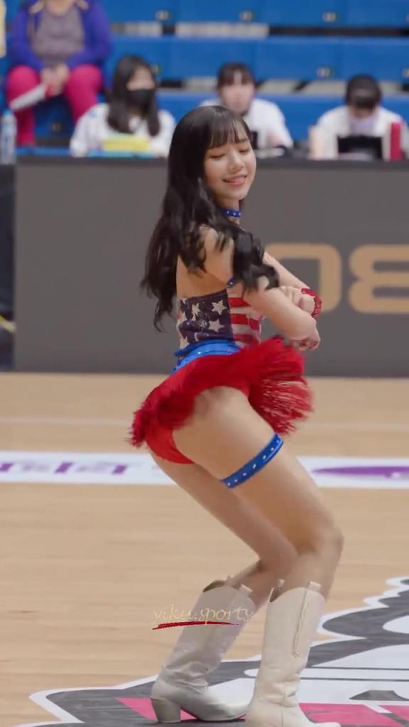 最好的啦啦隊(duì)小姐姐！自信，健康充滿活力！